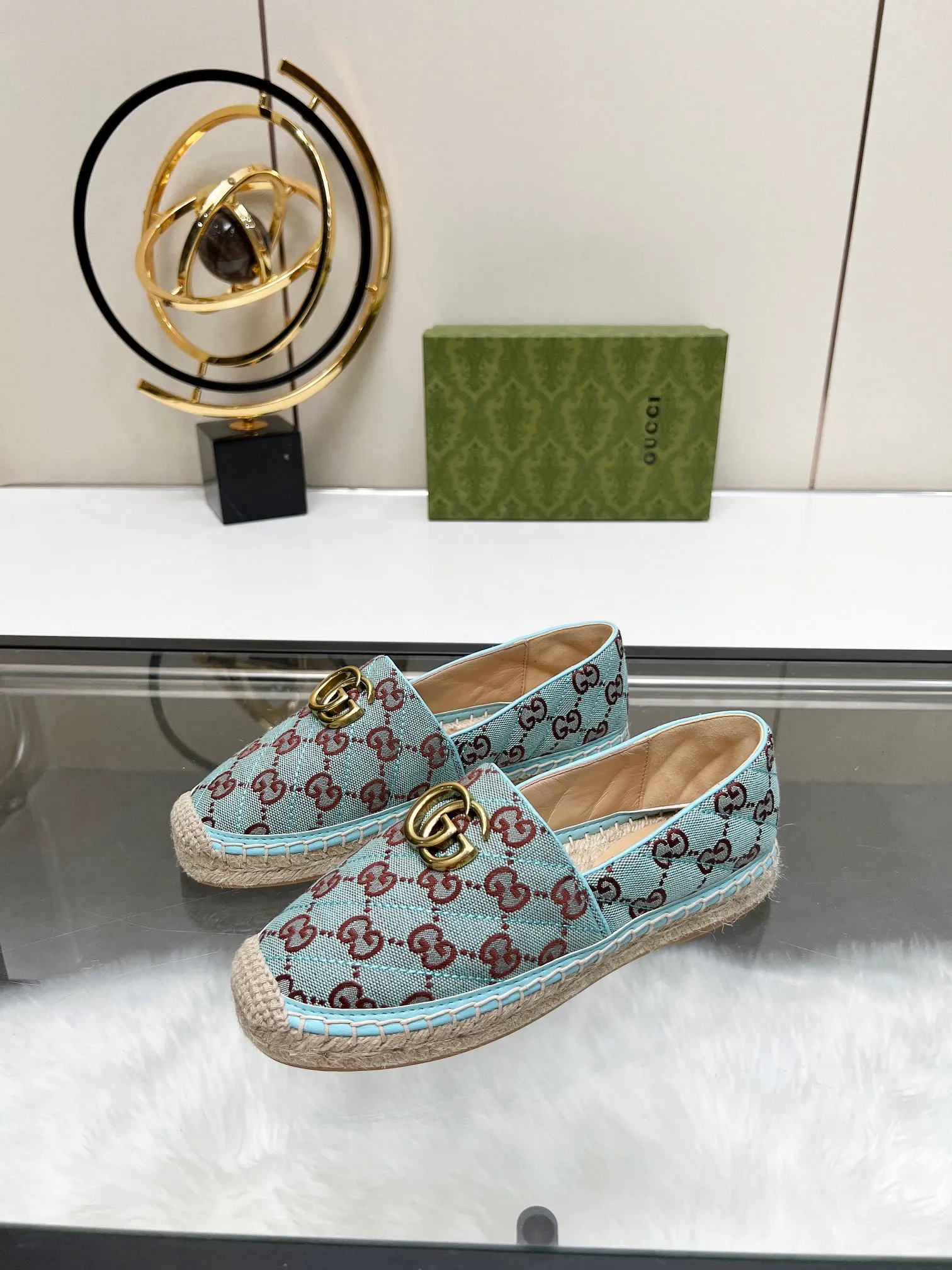 👟👟Ex-factory price 380👟👟 2024 new color early spring Gucci 🗽🗽Gucci classic logo logo canvas fisherman shoes, espadrilles made of double G imported fabric. The color of the brand's double G letter cross-woven pattern will be reinterpreted every season, and the charm of the collection elements will be interpreted through more fresh and eye-catching materials and designs. •Pink, dozens of colors, choose as you like, choose as you like •Women’s style •Number of sizes 35-42